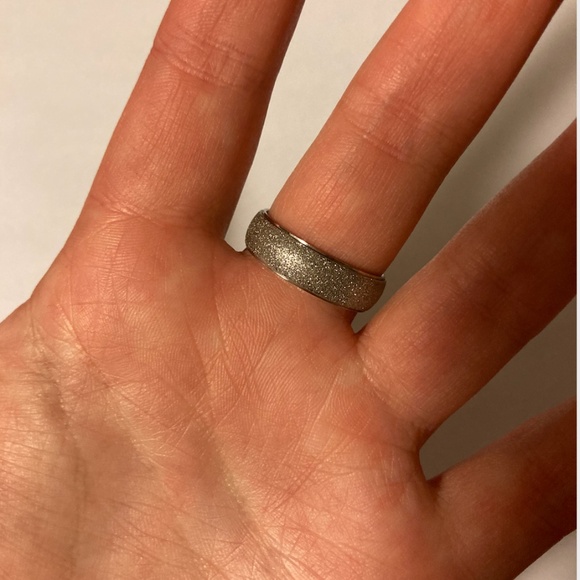 3/$10 SALE Silver Glitter Ring - Picture 2 of 4